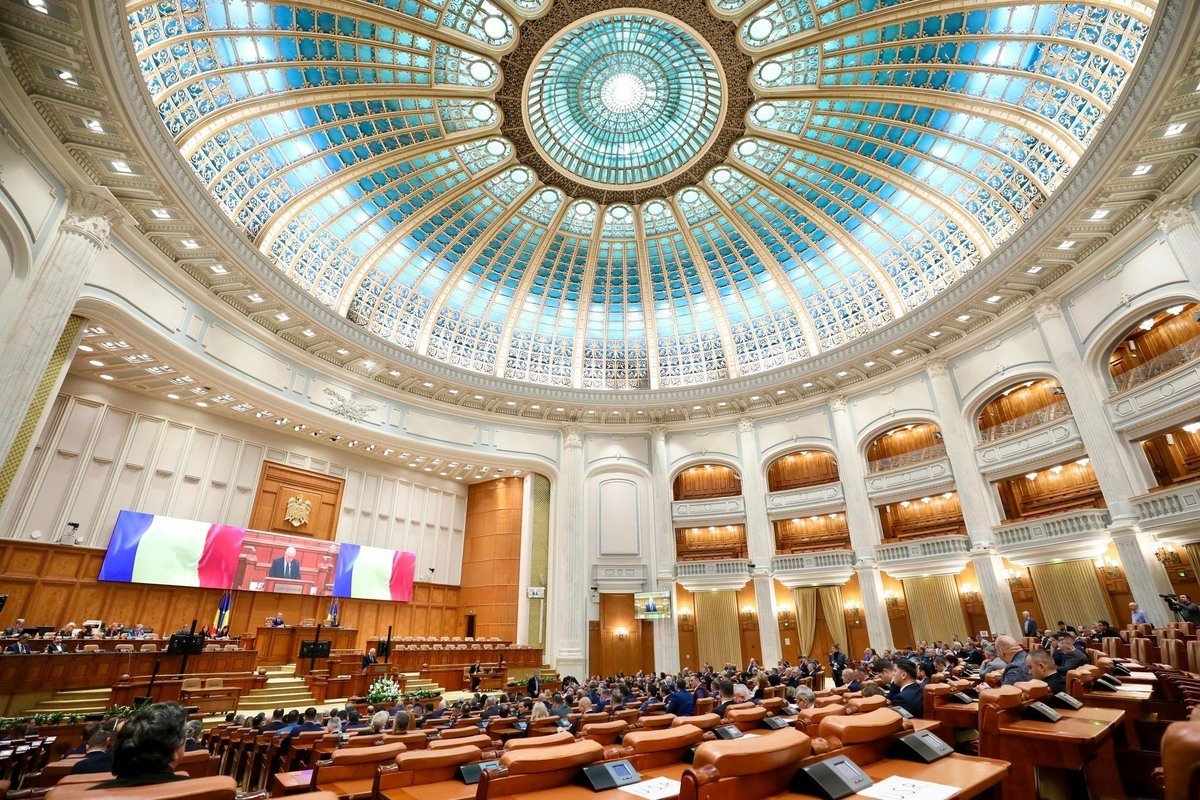 Cum funcționează munca unui parlamentar: între București și circumscripție Parlamentul României, un organism bicameral format din Camera Deputaților și Senat, este scena principală a procesului legislativ