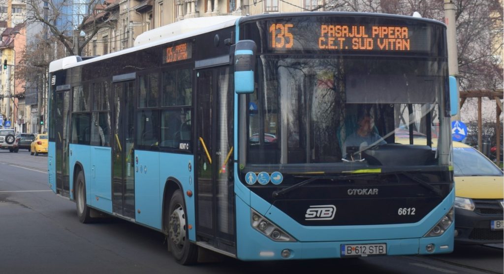 Modificări temporare pentru linia de autobuz 135 și noi stații pentru alte linii STB Societatea de Transport București (STB) a anunțat o serie de modificări în circulația mijloacelor de transport public, începând cu 1 aprilie 2026
