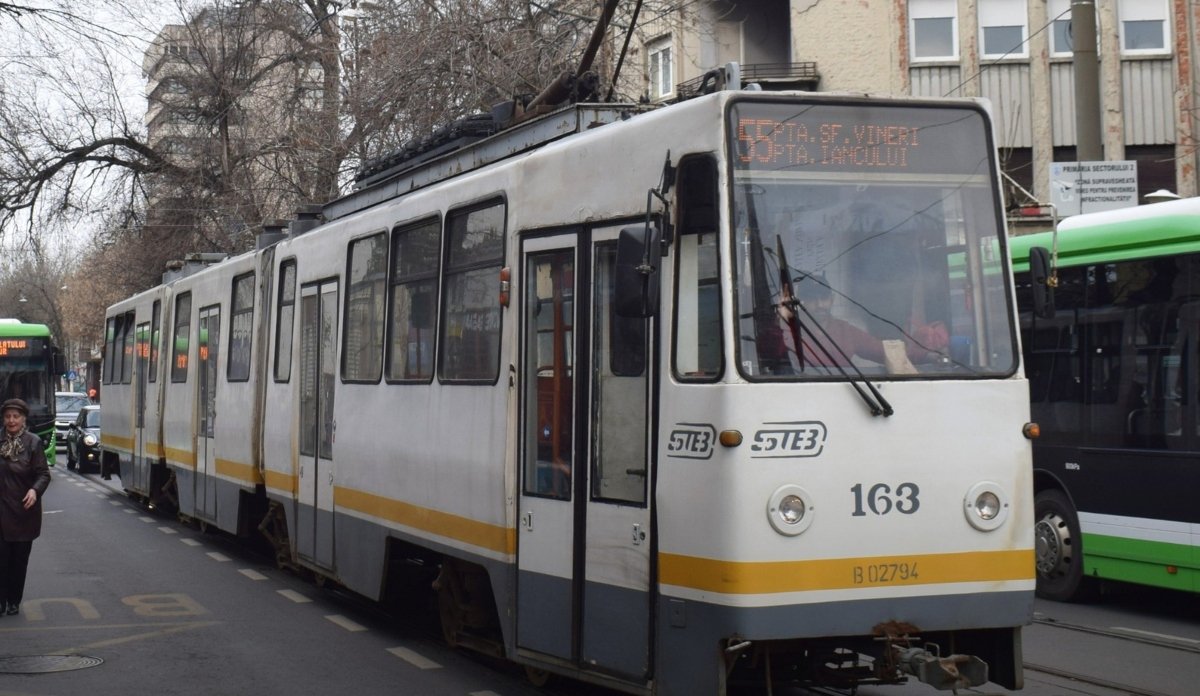 Modificări majore în transportul public bucureștean începând din martie 2026 Începând cu sâmbătă, 28 martie 2026, călătorii din București vor resimți o serie de schimbări în rețeaua de transport public