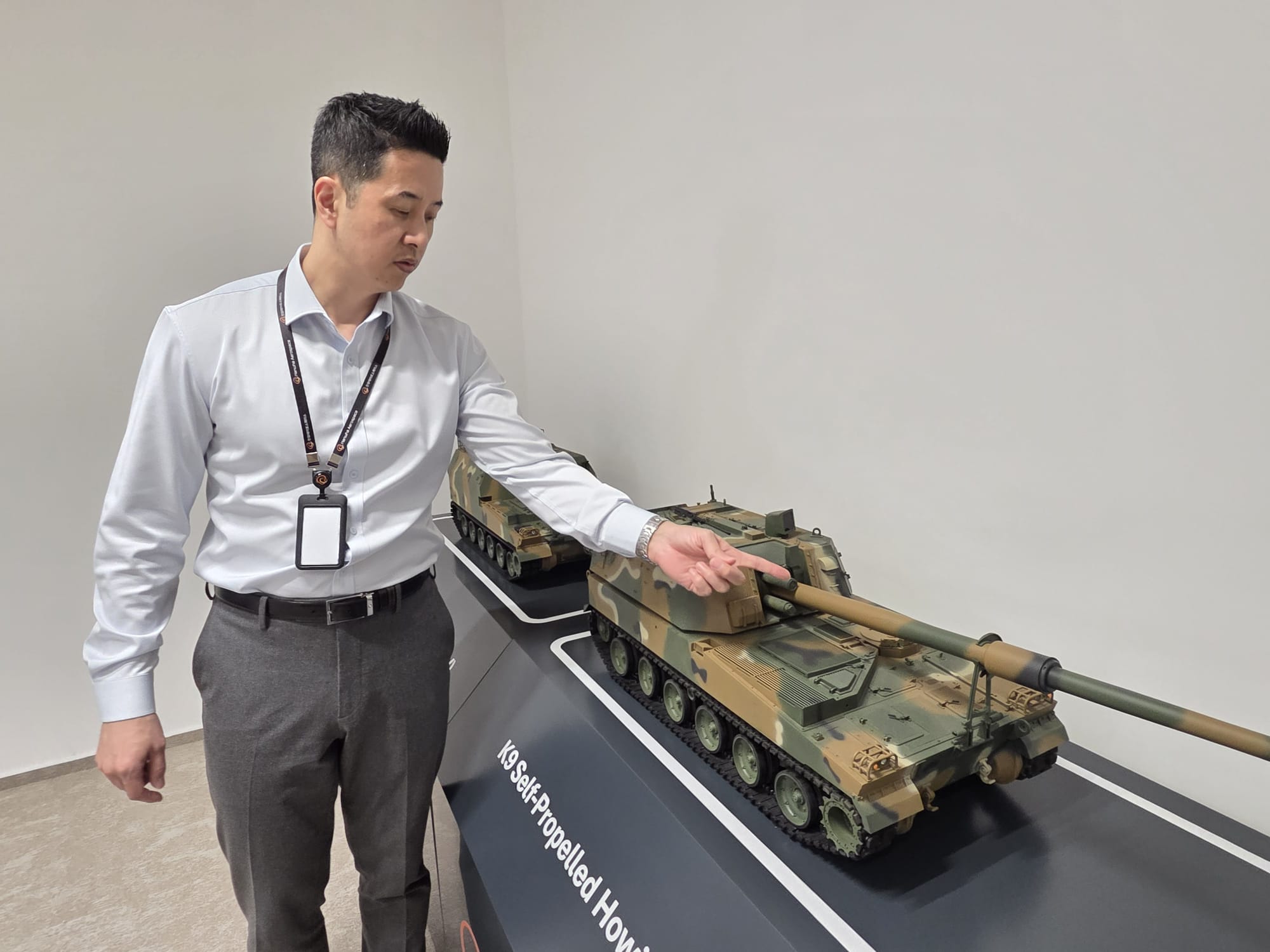 Hanwha Aerospace deschide o fabrică de armament în România, o investiție strategică pentru industria de apărare Fabrica de la Petrești, județul Dâmbovița, inaugurată recent, reprezintă un pas important pentru dezvoltarea industriei de apărare din România