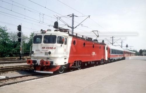 Trenurile au reluat circulația pe ruta Holdea – Margina după un incident feroviar Circulația trenurilor pe ruta Holdea – Margina, aflată în raza Sucursalei Regionale de Căi Ferate Timișoara, a fost reluată începând cu ora 18:30, miercuri seară, a anunțat Compania Națională de Căi Ferate CFR SA