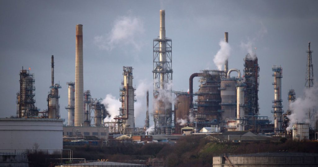 Războiul din Orientul Mijlociu nu afectează livrările de combustibil către România, asigură ministrul Energiei Ministrul Energiei, Bogdan Ivan, a declarat luni, la Digi24, că România nu este afectată de oprirea unei rafinării din Arabia Saudită, ca urmare a conflictului din Orientul Mijlociu