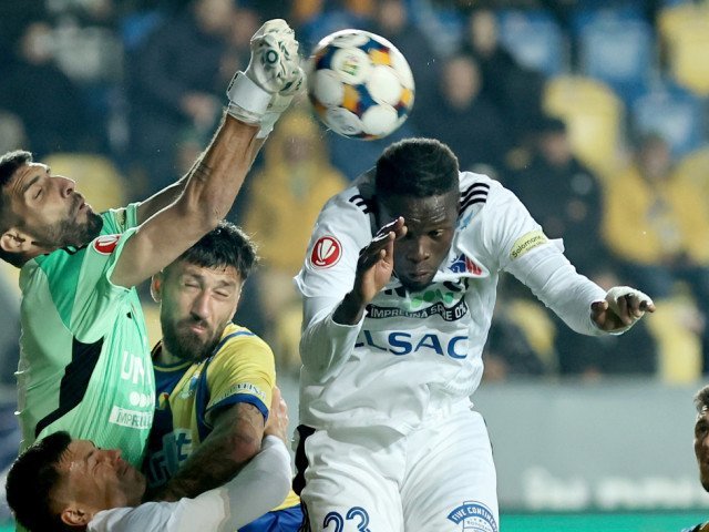 Botoșani – Petrolul, duel direct cu miză, în direct pe DGS 1 FC Botoșani și Petrolul Ploiești se întâlnesc astăzi, de la ora 17:00, într-un meci contând pentru competiția internă, transmis în direct pe DGS 1