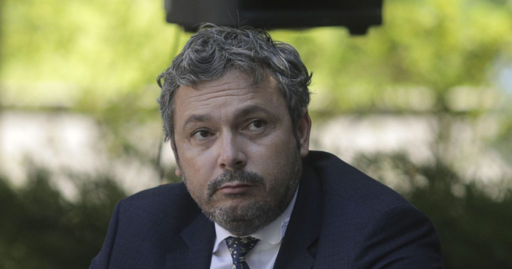 Fostul ministru Nicolescu: Aprovizionarea cu gaze e sigură, dar prețurile la carburanți, sub semnul întrebării România nu se confruntă cu probleme majore în asigurarea necesarului de gaze naturale, însă prețurile la carburanți ar putea fi afectate de tensiunile geopolitice, a afirmat Răzvan-Eugen Nicolescu, fost ministru al Energiei, într-o intervenție la Digi24