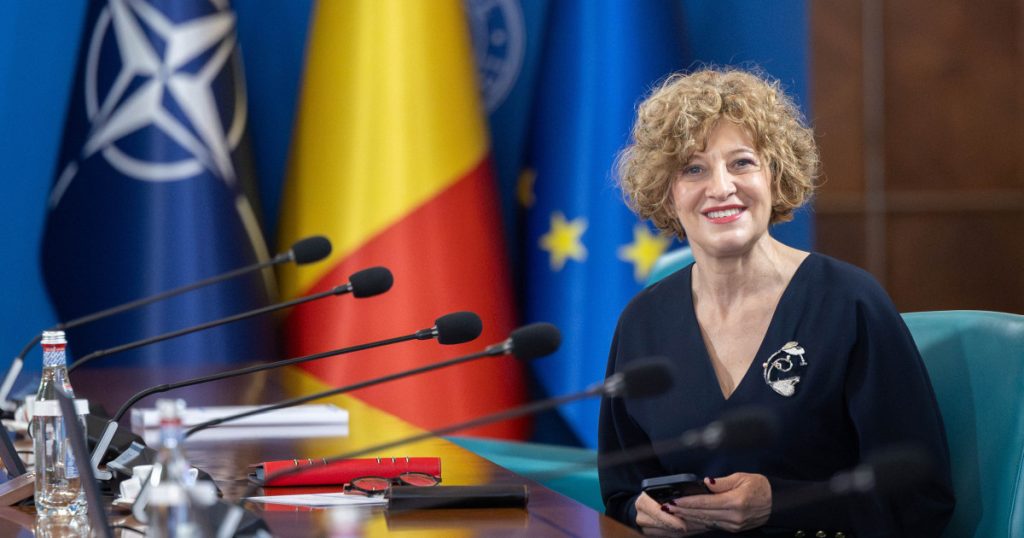 România vrea un nou model de creștere economică pentru a evita stagnarea Viceprim-ministra Oana Gheorghiu a subliniat marți necesitatea ca România să treacă la un nou model de creștere economică, axat pe competitivitate și inovare