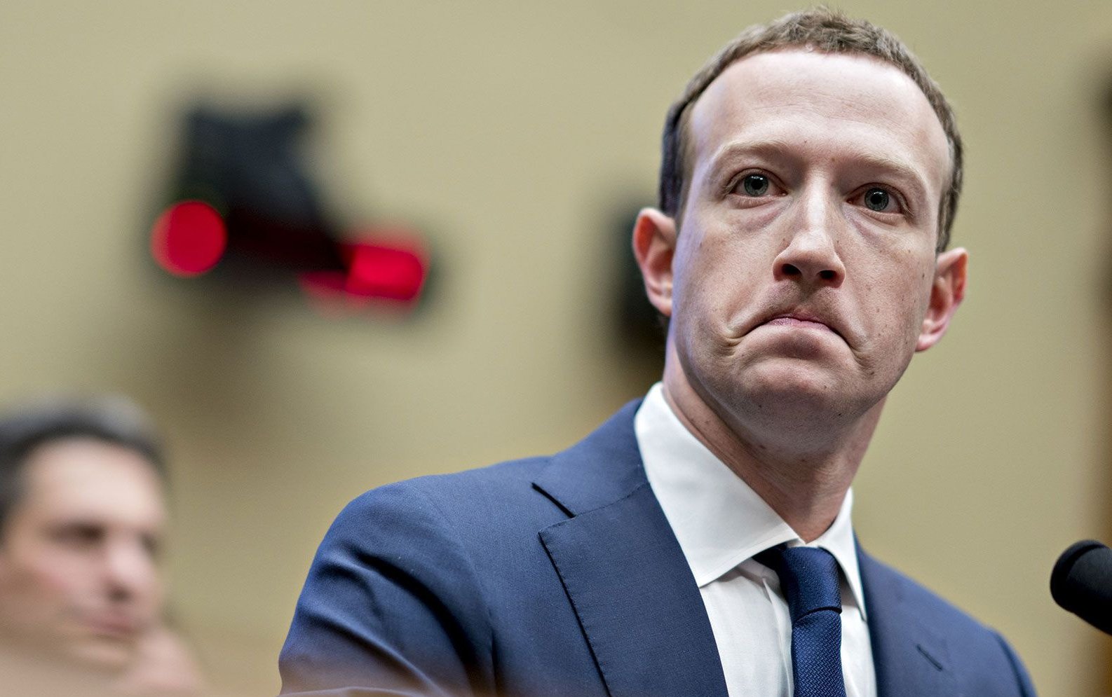 Meta, amendată cu 375 de milioane de dolari în New Mexico pentru încălcarea legislației privind protecția consumatorilor Un juriu din New Mexico a decis că gigantul tech Meta a încălcat legislația locală de protecție a consumatorilor, compania lui Mark Zuckerberg fiind amendată cu 375 de milioane de dolari