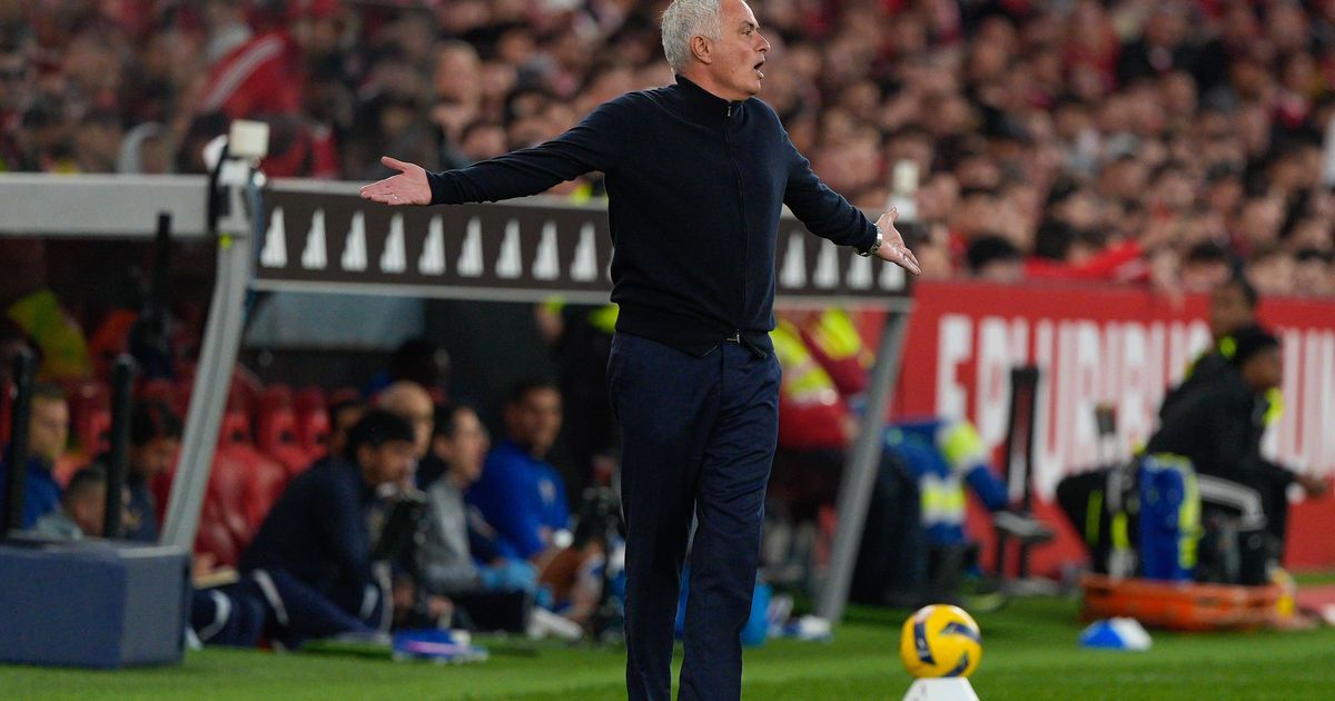 Novidades no onze de Mourinho para a receção do Benfica ao V. Guimarães