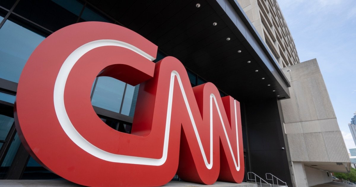 CBS: Schimbări editoriale sub presiunea intereselor economice și a influenței lui Trump CBS, un nume important în industria audiovizuală americană, se confruntă cu transformări editoriale semnificative, alimentate de presiunile financiare și de o posibilă influență exercitată de Donald Trump