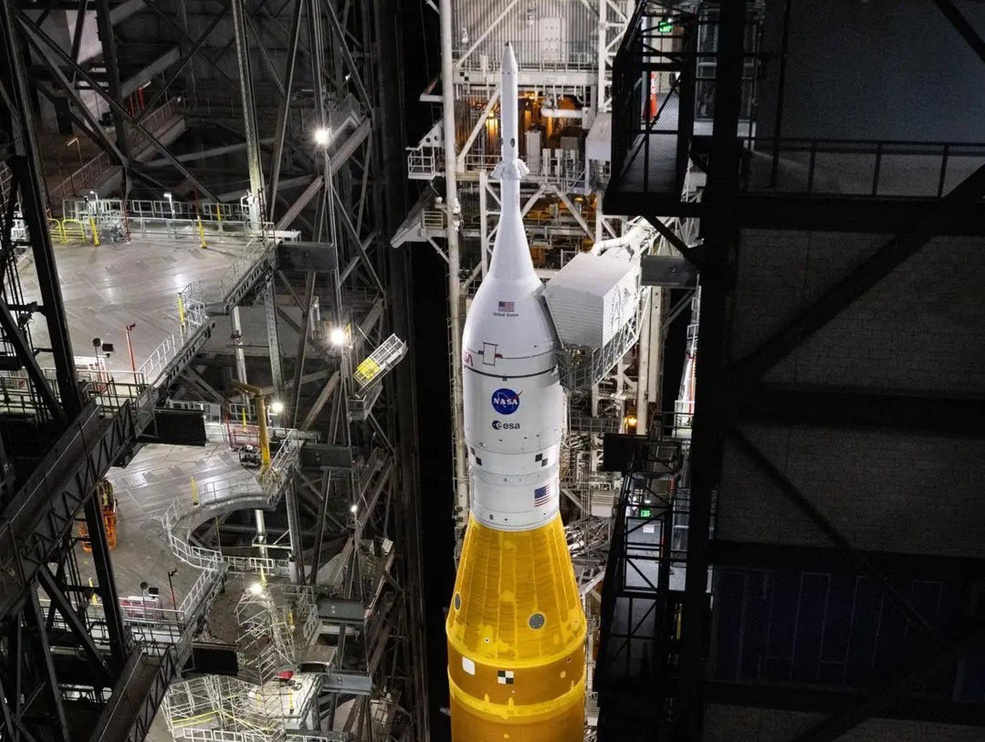 NASA a reparat racheta Artemis 2: Lansarea spre Lună ar putea avea loc în aprilie NASA a remediat o defecțiune la racheta Artemis 2, menținând astfel pe calendar posibilitatea unei lansări în aprilie