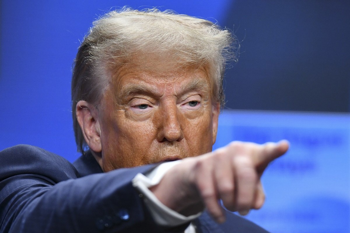 Trump avertizează Iranul: Succesorul lui Khamenei va avea nevoie de aprobarea SUA Fostul președinte american Donald Trump a sugerat duminică că viitorul lider suprem al Iranului va avea nevoie de aprobarea Statelor Unite pentru a-și menține poziția