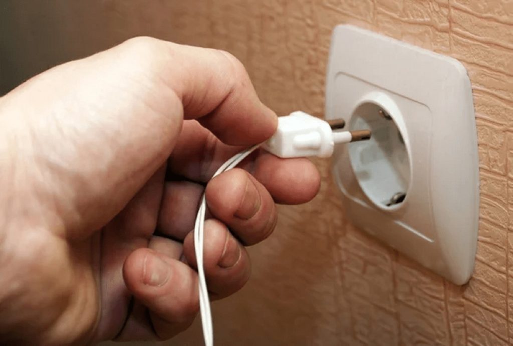 Aparatul crucial de scos din priză în timpul furtunilor