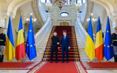 România și Ucraina, parteneriat strategic încheiat la Cotroceni Președintele Klaus Iohannis și omologul său ucrainean, Volodimir Zelenski, au semnat joi, la Palatul Cotroceni, o declarație comună care marchează stabilirea unui parteneriat strategic între România și Ucraina
