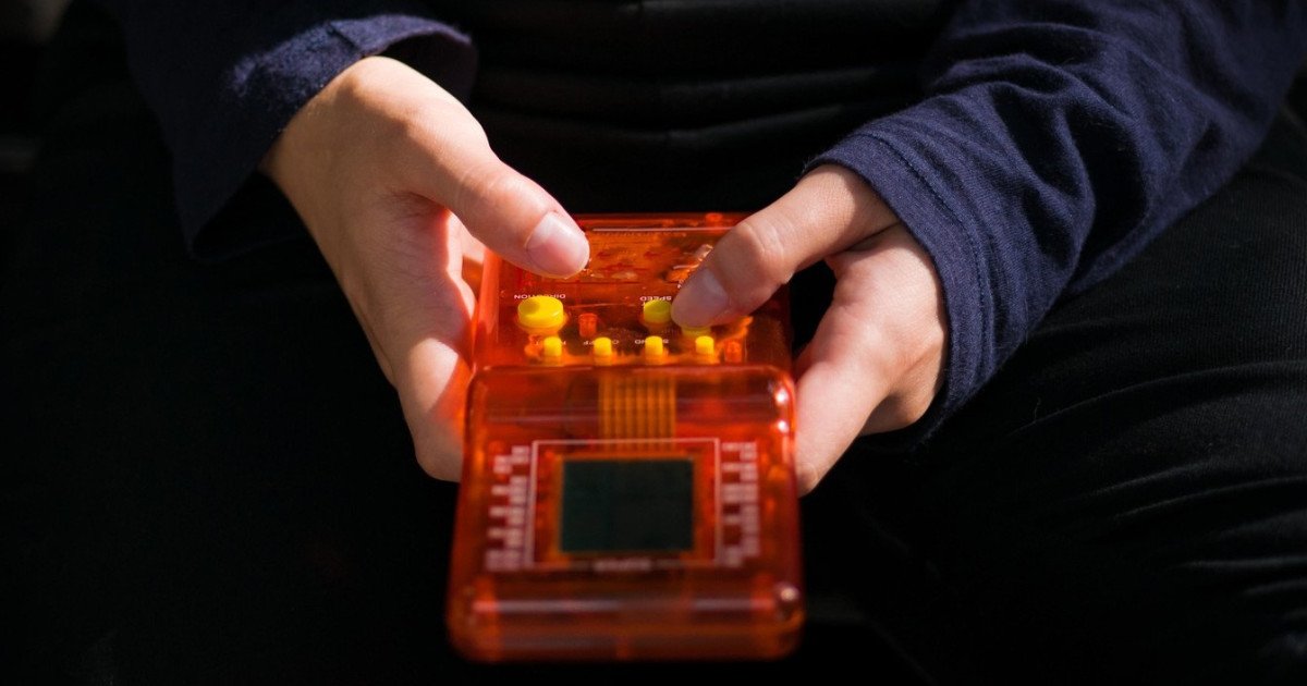 Tetris, un posibil tratament pentru victimele traumelor Un studiu recent, publicat în revista The Lancet Psychiatry, sugerează că jocul Tetris ar putea fi o armă neașteptată în lupta împotriva tulburării de stres post-traumatic (PTSD)