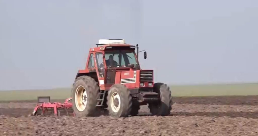 Scumpirile la carburanți amenință recolta: Fermierii români trag un semnal de alarmă Creșterea prețurilor la combustibili, amplificată de tensiunile din Orientul Mijlociu, pune sub semnul întrebării rentabilitatea agriculturii românești