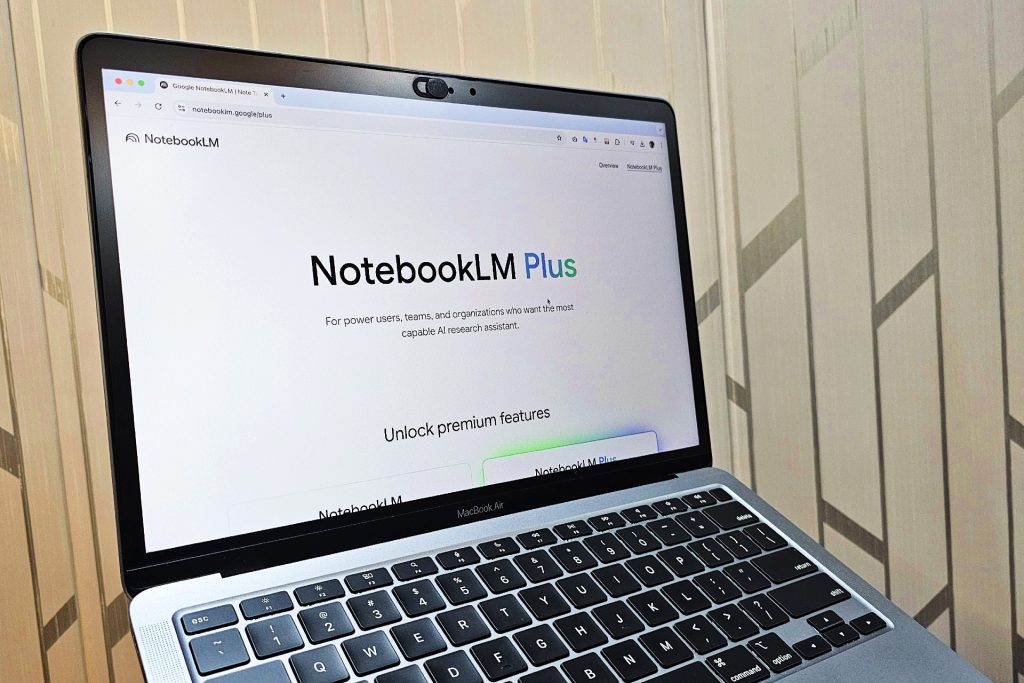 Google lansează funcția „cinematic video overviews” pentru NotebookLM, transformând documentele în clipuri video generate de inteligența artificială
