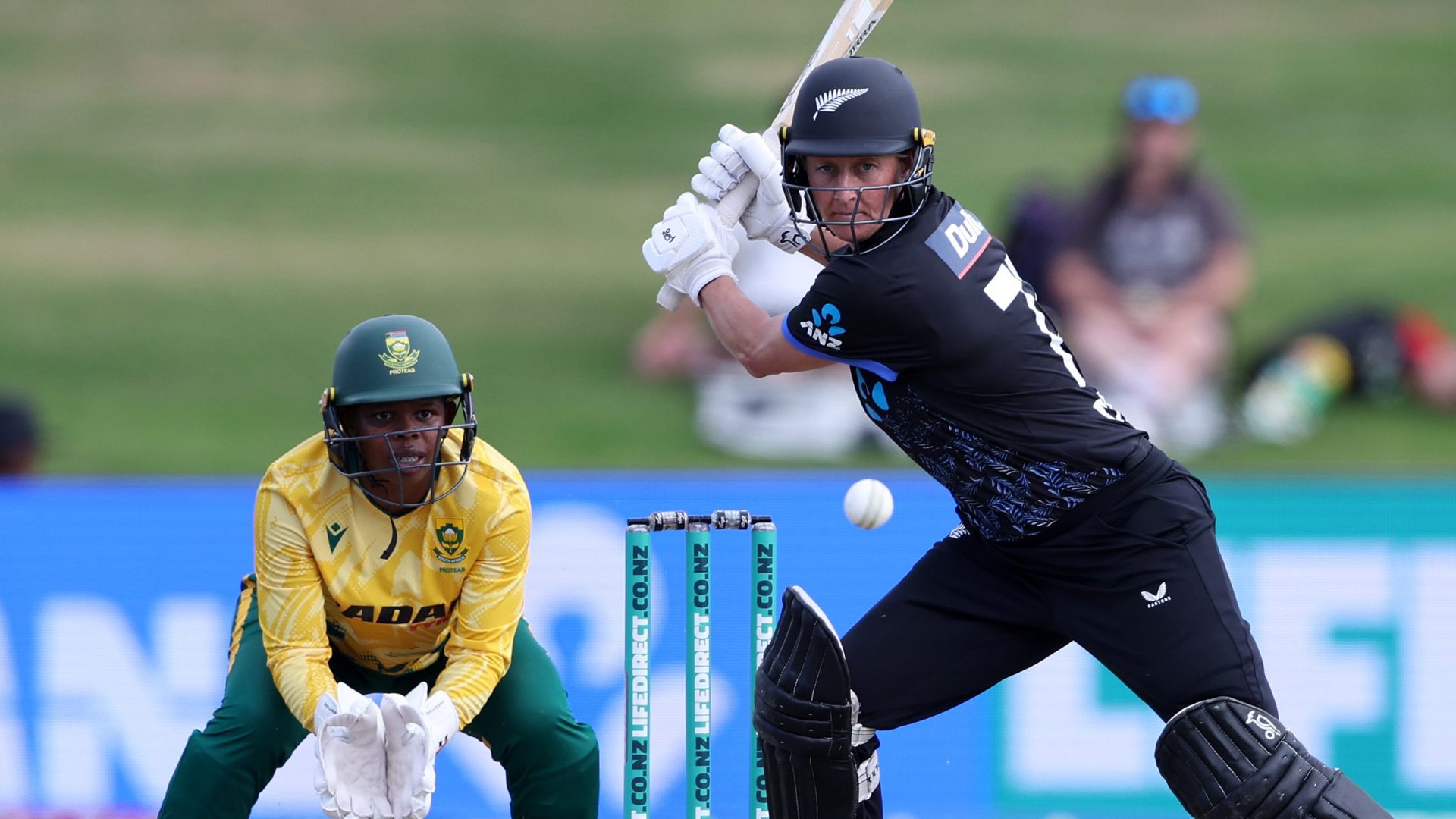 New Zealand Knocks 190 to Win