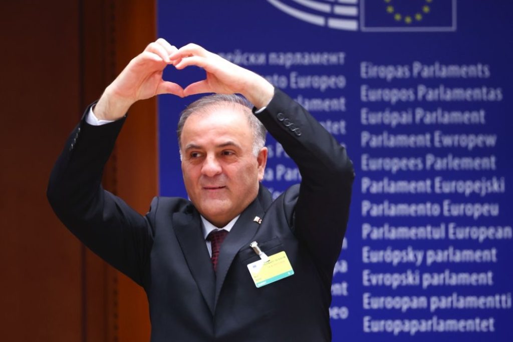 Europa închide ochii la deriva democratică a Turciei, acuză primarul interimar al Istanbulului Europa închide ochii la regresul democratic din Turcia din motive economice și strategice, a afirmat Nuri Aslan, primarul interimar al Istanbulului, într-un interviu exclusiv acordat publicației Politico