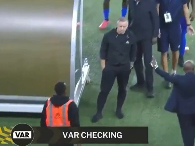 Varul a făcut praf visul lui Reghecampf: Gol anulat, penalty la final. Dramă totală în minutul 90+3