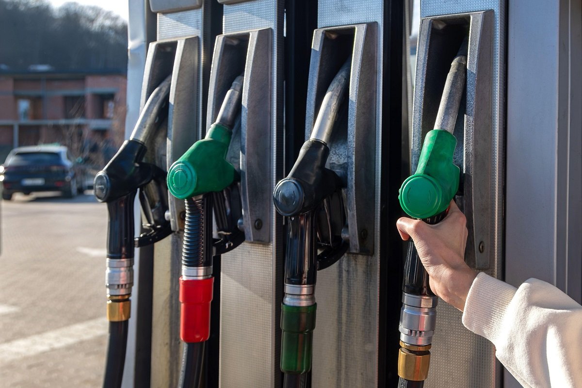 Slovenia Raționează Carburanții: Limită de 50 de Litri pe Zi pentru Șoferi Slovenia a impus restricții temporare la alimentarea cu carburanți, pe fondul temerilor legate de o posibilă criză de aprovizionare