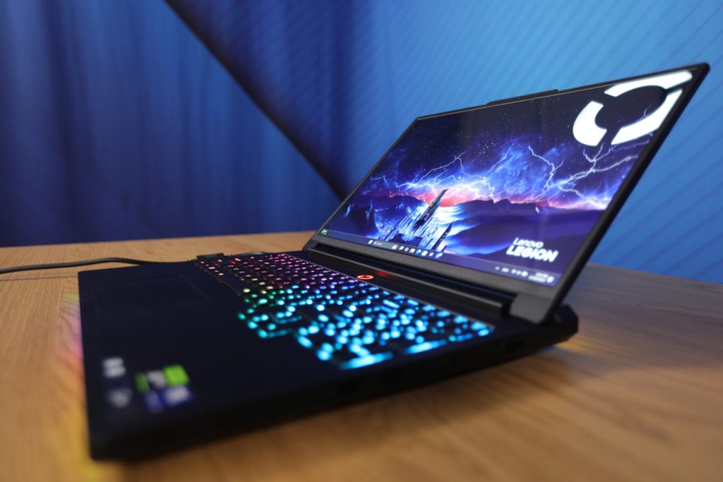 Cum să prelungești viața laptopului tău: sfaturi esențiale Un laptop funcțional este, pentru mulți, o unealtă de lucru indispensabilă