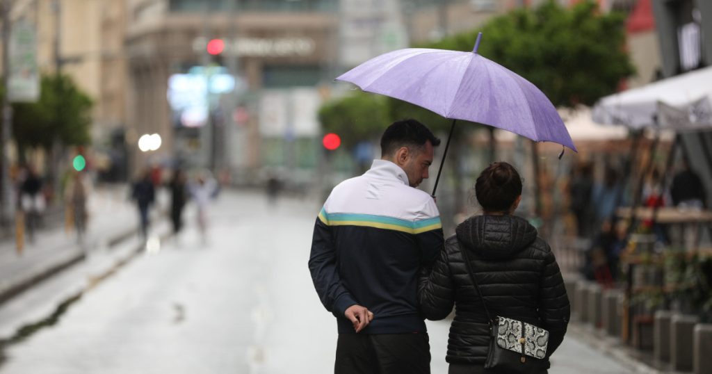 Vremea capricioasă vine peste România: ANM anunță schimbări bruște de temperatură și ploi în următoarele două săptămâni București – Românii se pot aștepta la o vreme schimbătoare în următoarele două săptămâni, potrivit prognozei Administrației Naționale de Meteorologie (ANM)