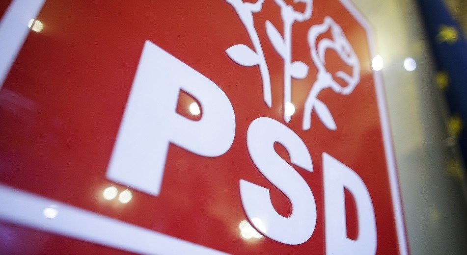 PSD acuză PNL și USR că au „furat” de la pensionari Partidul Social Democrat (PSD) a lansat acuzații puternice la adresa Partidului Național Liberal (PNL) și a Uniunii Salvați România (USR), după ce un amendament al social-democraților privind acordarea de ajutoare pentru pensionari a fost respins miercuri în comisiile de buget ale Parlamentului