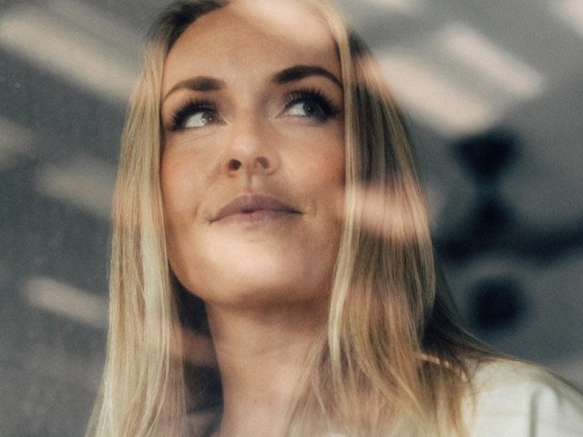 Lindsey Vonn revine pe pârtie, după accidentarea de la Olimpiadă Fosta schioare americană Lindsey Vonn, una dintre cele mai mari sportive ale acestui sport, a revenit la antrenamente, la scurt timp după accidentarea suferită în timpul Jocurilor Olimpice de iarnă de la Milano-Cortina