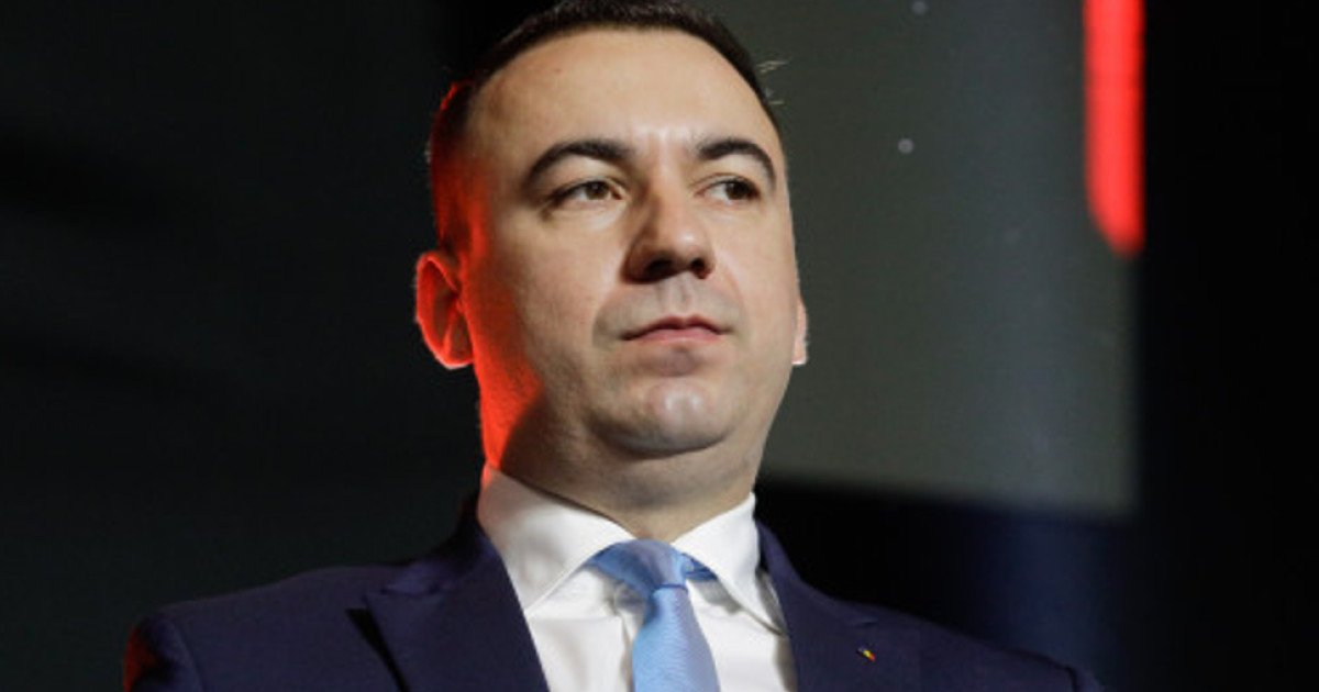 Ministrul Energiei, preocupat de prețul carburanților: „Extrem de important” să nu depășească 10 lei/litru Ministrul Energiei, Bogdan Ivan, a declarat sâmbătă, în Bistrița, că Guvernul acordă o atenție deosebită evoluției prețurilor la carburanți