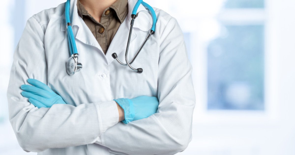 Agresiune într-un spital din Borșa: medic atacat în timpul unei resuscitări Un medic din Borșa a fost agresat de un aparținător în timp ce încerca să resusciteze o pacientă, un eveniment care readuce în atenție problema violenței împotriva personalului medical din România