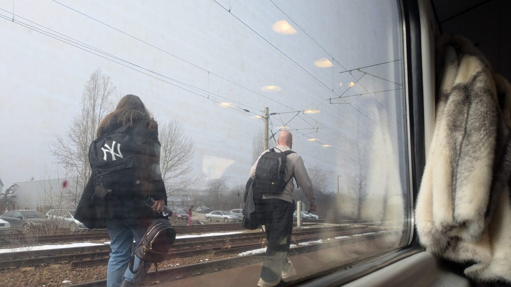 Exod spre munte: Trenurile, alternativa la DN1, transformate în coșmar Bucureștenii au ales trenul în număr mare pentru a scăpa de cozile infernale de pe Drumul Național 1