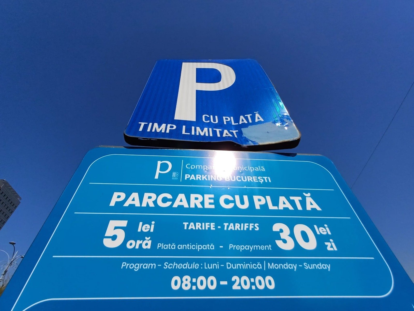 Jurnaliștii bucureșteni, fără acces gratuit la instituțiile de cultură și parcări Jurnaliștii din București nu vor mai avea acces gratuit la programele instituțiilor de cultură din subordinea primăriei și nici la parcările publice