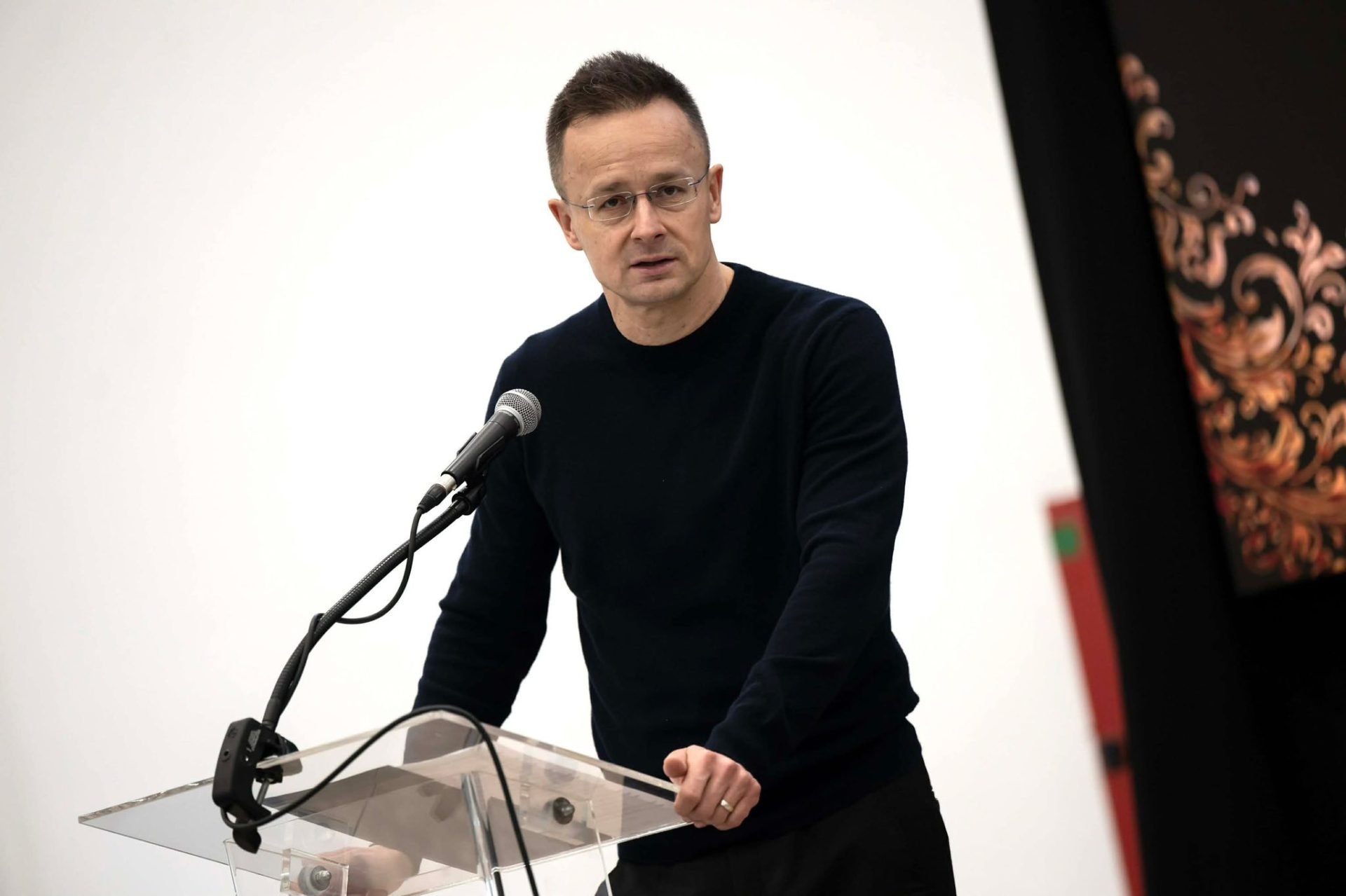 Szijjártó confirmă contactele cu Lavrov în timpul reuniunilor UE Ministrul de Externe al Ungariei, Péter Szijjártó, a confirmat că menține contacte regulate cu omologul său rus, Serghei Lavrov, inclusiv în timpul reuniunilor private ale Uniunii Europene