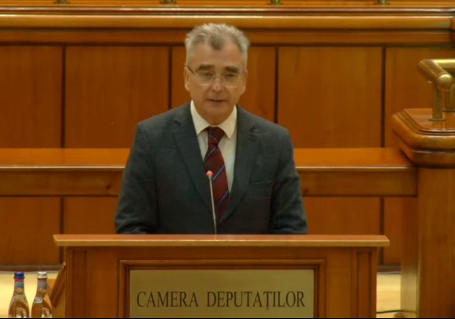 AUR cere modificări majore la buget pentru a susține cetățenii în fața crizei energetice Liderul senatorilor AUR, Petrișor Peiu, a anunțat luni că formațiunea politică va analiza cu atenție proiectul de lege a bugetului de stat