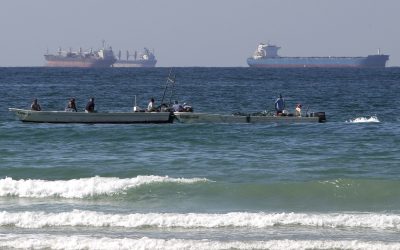 Petroliere-ancorate-in-Stramtoarea-Ormuz.jpg - JurnalUrban