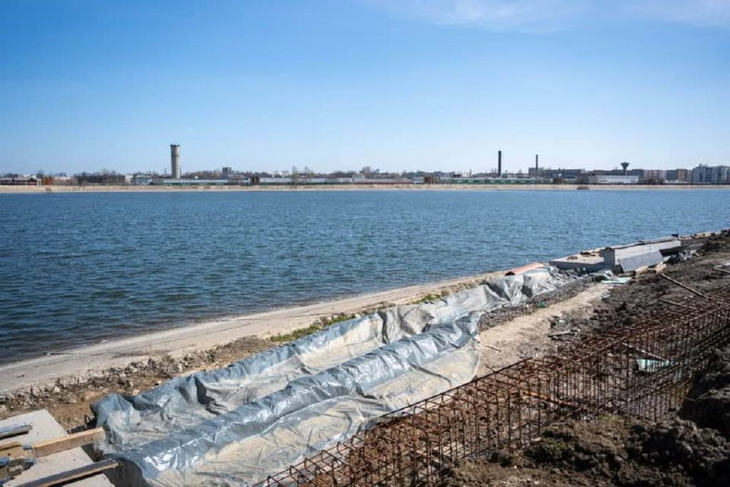 Plajă urbană și spații verzi: Lacul Morii se transformă într-o oază de relaxare pentru bucureșteni Bucureștenii se pot aștepta la o nouă facilitate de relaxare chiar în inima orașului