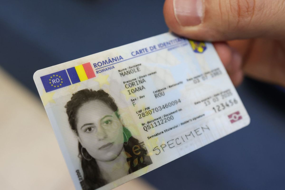 Probleme cu buletinul electronic: schimbarea adresei se face doar la București, cu costuri suplimentare Implementarea buletinului electronic (CEI) în România vine cu o serie de provocări pentru cetățeni, în special în ceea ce privește actualizarea adresei de domiciliu