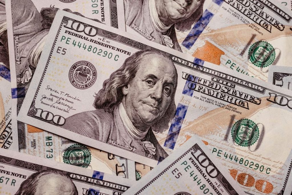 Dolarul american intră într-o nouă eră: semnătura prezidențială, pe bancnote Statele Unite ale Americii se pregătesc să introducă o schimbare semnificativă pe bancnotele dolarului american