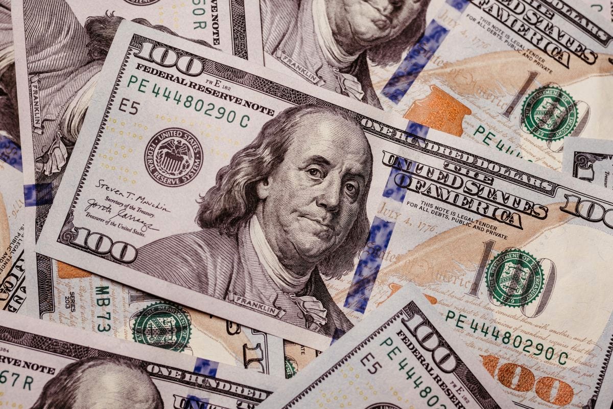 Dolarul american intră într-o nouă eră: semnătura prezidențială, pe bancnote Statele Unite ale Americii se pregătesc să introducă o schimbare semnificativă pe bancnotele dolarului american