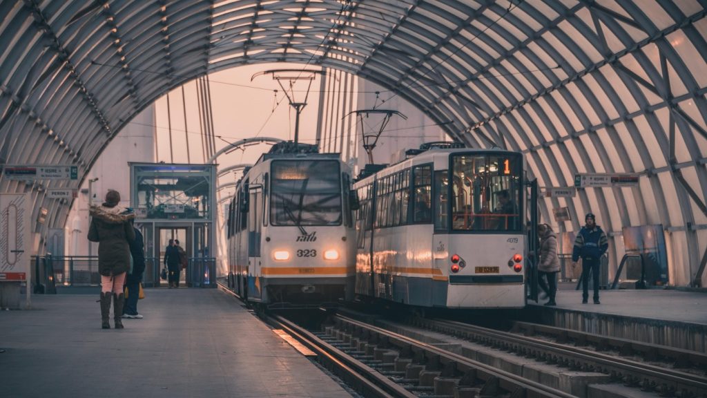 STB: Schimbări majore în transportul public din București începând cu 21 martie Începând de joi, 21 martie, bucureștenii se vor confrunta cu modificări semnificative în ceea ce privește transportul public
