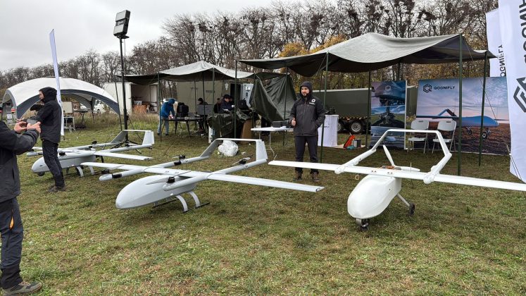 O companie românească dezvoltă un sistem de apărare antidronă validat pe frontul din Ucraina Compania românească Qognifly a dezvoltat un sistem european de apărare împotriva dronelor, numit Drone Wall, care a fost validat pe frontul din Ucraina