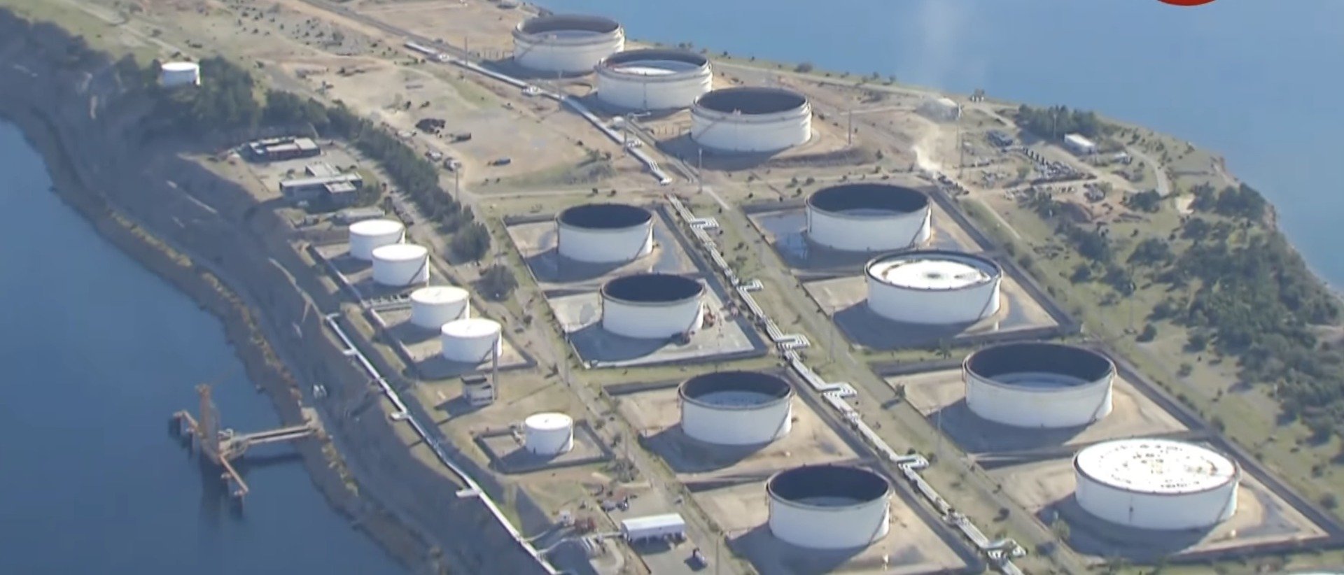 Prețul petrolului continuă să urce pe fondul tensiunilor din Orientul Mijlociu Bursa petrolului a înregistrat o nouă creștere luni, pe fondul analizei deciziilor strategice din regiunea Orientului Mijlociu, care amplifică îngrijorările legate de stabilitatea piețelor globale de energie