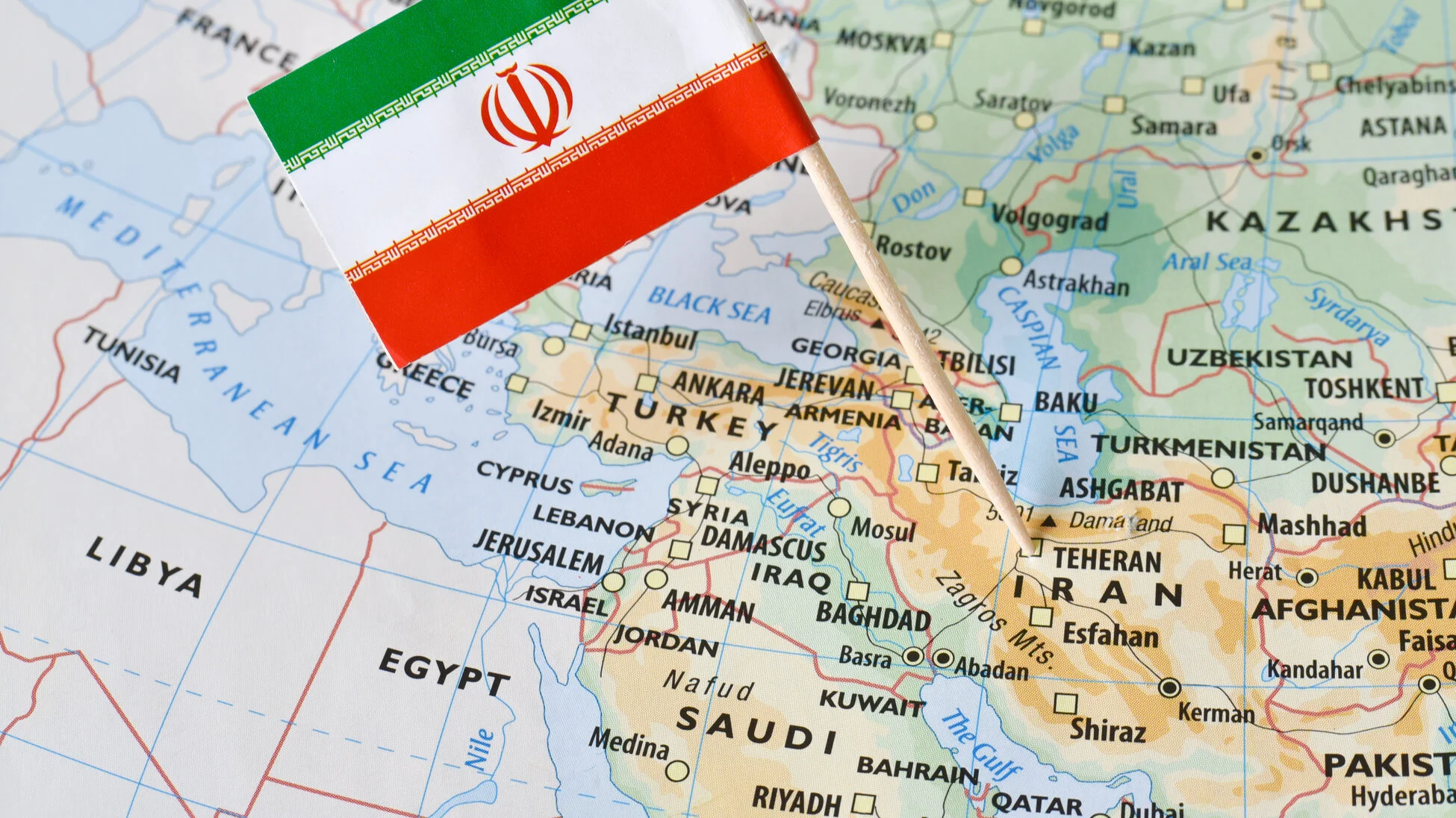 Iranul avertizează Uniunea Europeană în contextul tensiunilor regionale Teheranul a emis un avertisment oficial către statele membre ale Uniunii Europene, în urma intensificării operațiunilor militare conduse de Statele Unite ale Americii și Israel în regiune
