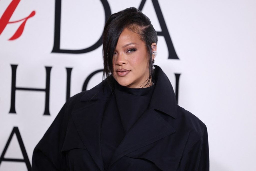 Rihanna, ținta unui atac armat la reședința din Beverly Hills O dimineață obișnuită în Beverly Hills a fost brusc întreruptă de focuri de armă, având ca țintă locuința cunoscutei cântărețe Rihanna