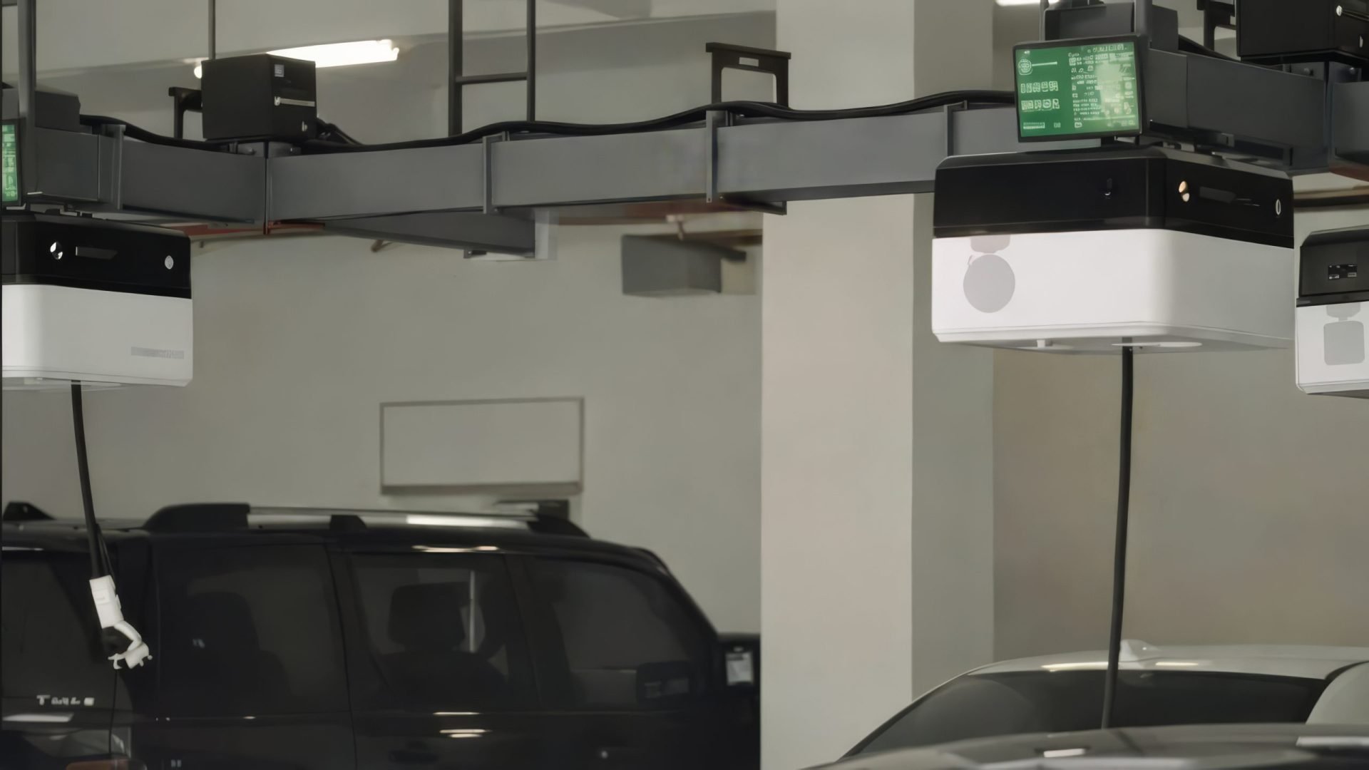 Robotul care încarcă mașini electrice: o soluție inovatoare pentru parcările aglomerate O nouă tehnologie promite să revoluționeze modul în care vehiculele electrice sunt încărcate, transformând parcările aglomerate în spații mai eficiente și mai ușor de utilizat