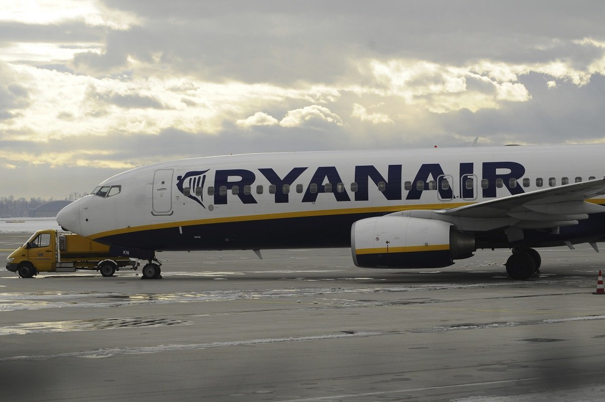 Ryanair Reduce Drastic Zborurile în 2026, Afectând Milioane de Pasageri Compania aeriană Ryanair a anunțat o reducere semnificativă a numărului de zboruri programate pentru anul 2026, ca urmare a creșterii costurilor de operare în mai multe state europene