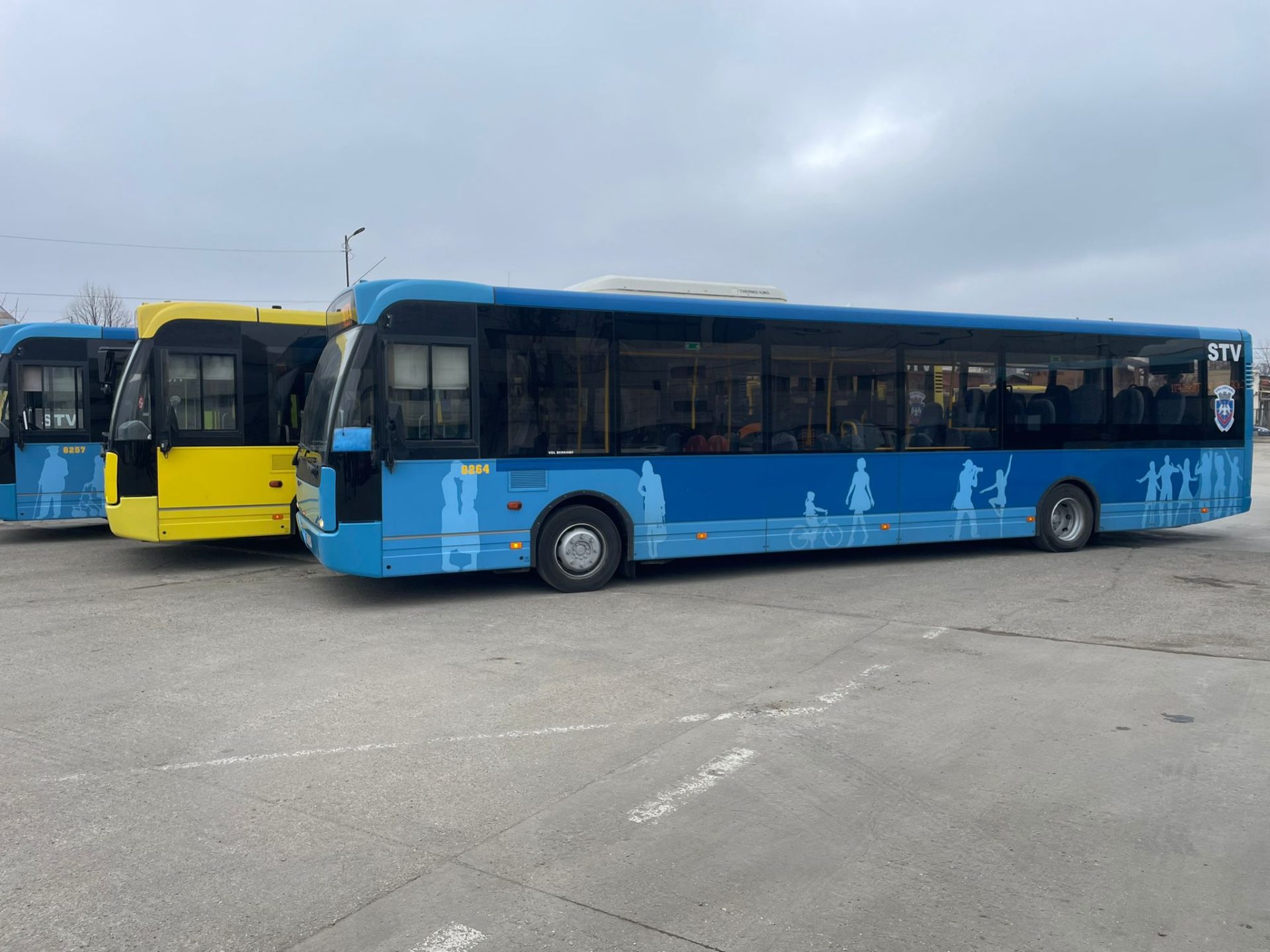 Două linii de autobuz metropolitan, suspendate de TPBI, STV preia alte rute Asociația de Dezvoltare Intercomunitară pentru Transport Public București – Ilfov (TPBI) a decis suspendarea a două linii metropolitane de transport public, operate de Serviciul Transport Voluntari (STV)