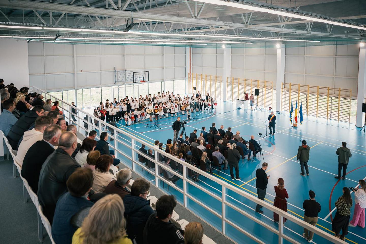 Ministrul Cseke: Peste 7,6 miliarde de lei investiți în infrastructura sportivă Ministrul Dezvoltării, Lucrărilor Publice și Administrației, Attila Cseke, a inaugurat miercuri sala de sport din comuna Brâncovenești, județul Mureș
