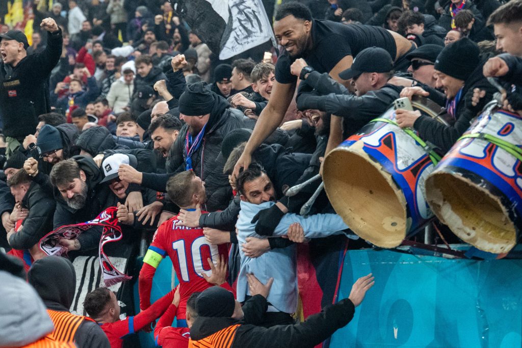 FCSB, favorită categorică la câștigarea play-out-ului, se pregătește pentru barajul de Conference League FCSB pornește cu prima șansă în play-out-ul Superligii, urmând să înceapă peste o săptămână