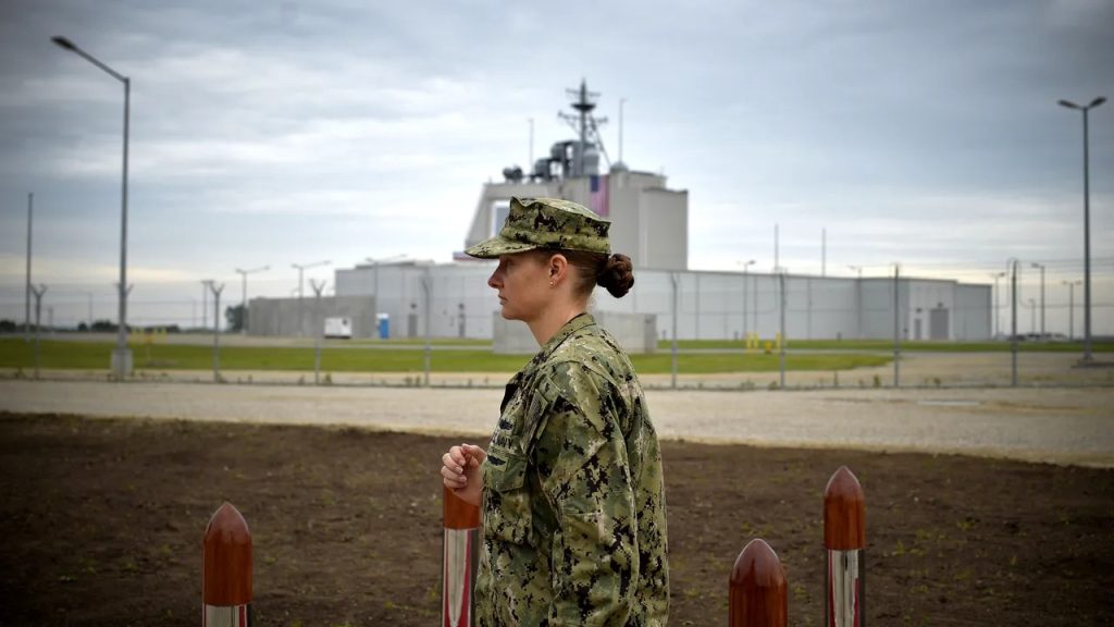 Scutul antirachetă de la Deveselu: Cum funcționează și cum se compară cu alte sisteme de apărare Baza militară de la Deveselu, România, găzduiește un important sistem de apărare antirachetă, conceput pentru a proteja Europa de posibile atacuri