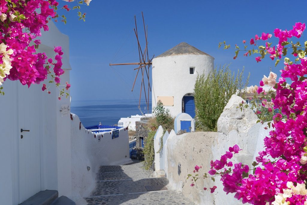 Vacanțele în Grecia se scumpesc: turiștii români, puși în fața unor decizii dificile Sezonul estival din Grecia se anunță unul cu provocări pentru turiștii români, pe fondul scumpirilor generalizate și al unei scăderi a rezervărilor, potrivit informațiilor disponibile